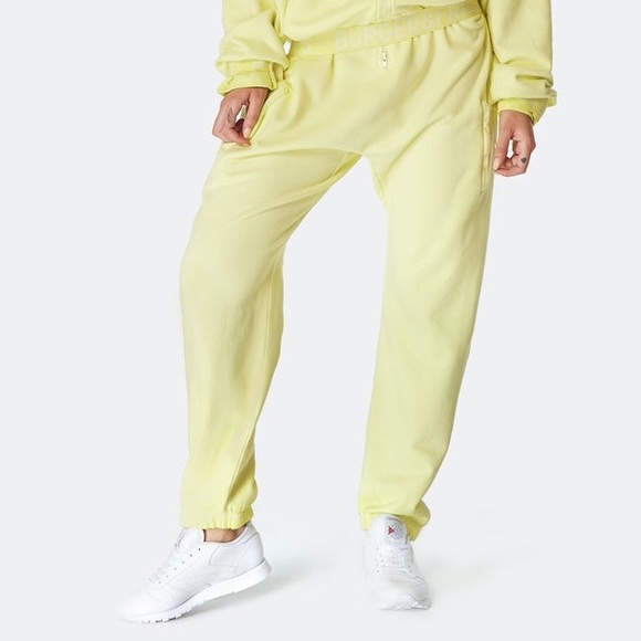 Onepiece authentic Hangover Jumpsuit Lightweight Yellow Burgers & Fries - Picture 4 of 9